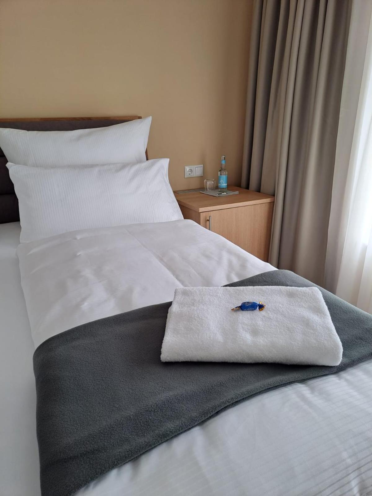 Hotel Rhin Inn Fehrbellin Ngoại thất bức ảnh